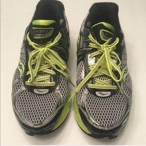Saucing Hurricane Men’s Running Shoes